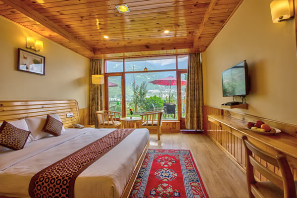 deluxe room of best resort in manali