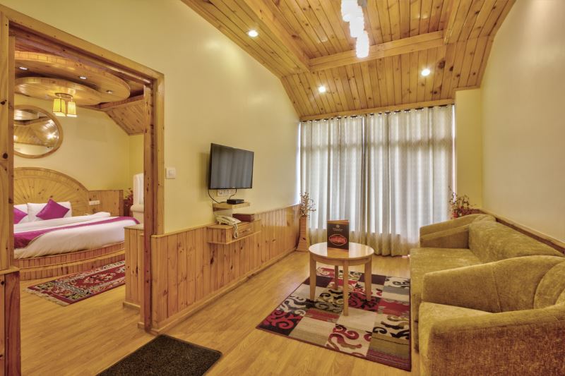 luxury room of best resorts in manali