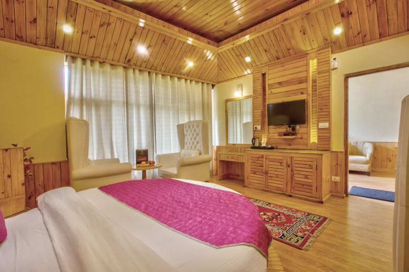 luxury room of best resorts in manali