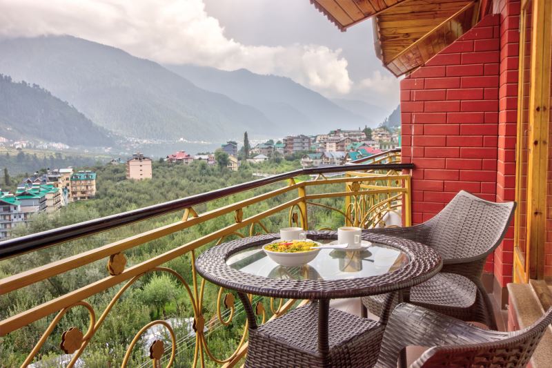 luxury room of best resorts in manali