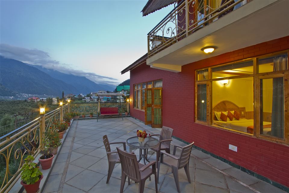 best luxury cottages in manali for honeymoon